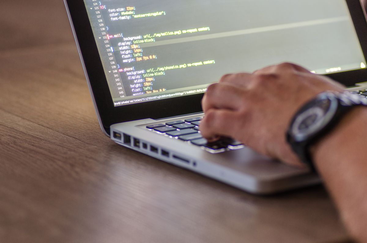 golang vendor 依赖管理相关的笔记本代码编辑界面